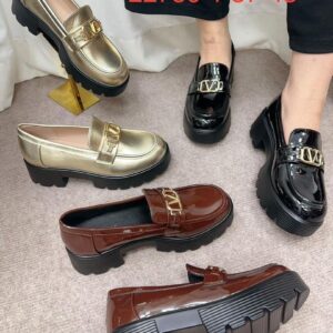 Fashionable Women's Platform Loafers with a Chunky Sole and a Gold-Colored Chain Detail